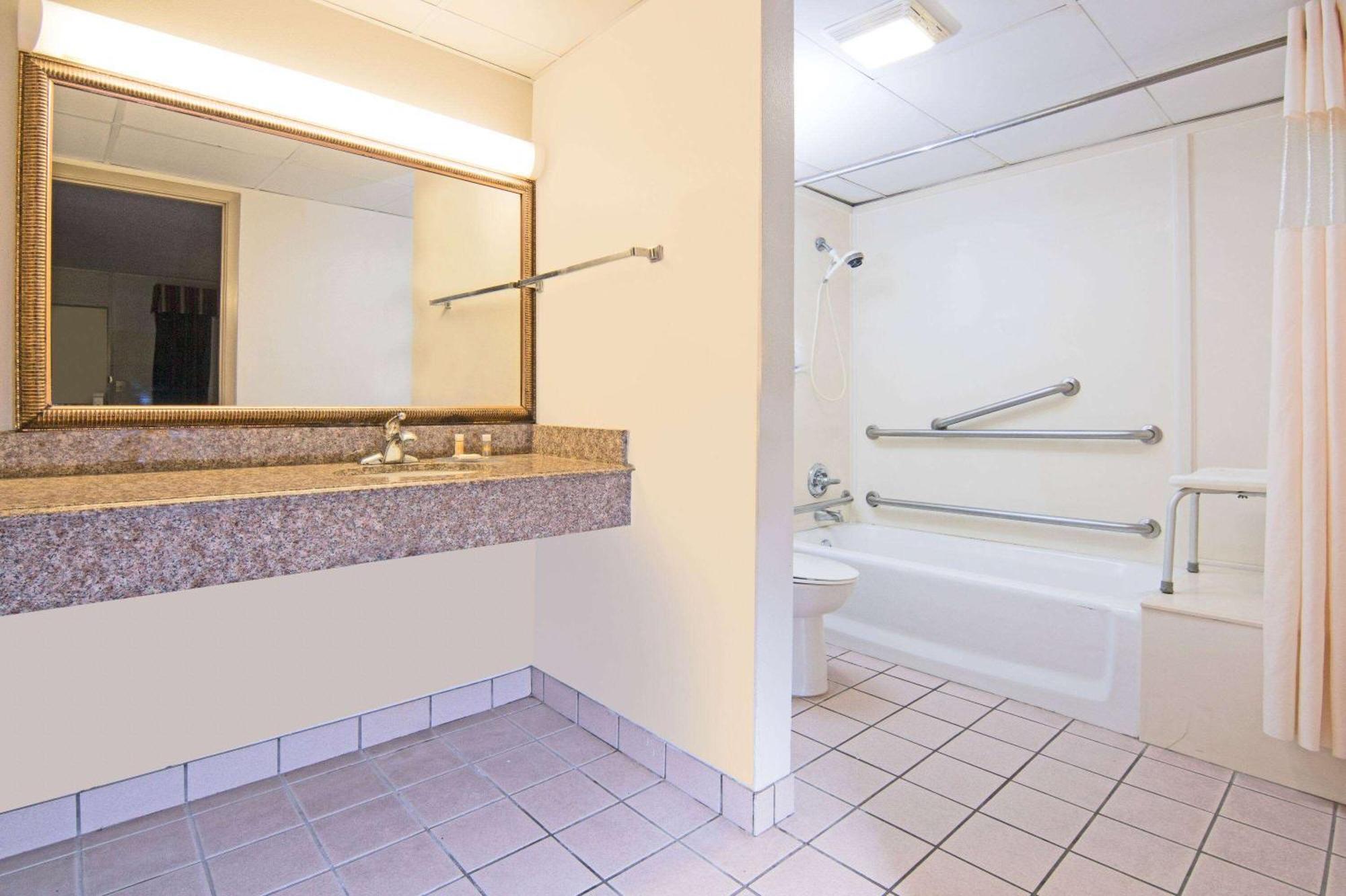 Days Inn By Wyndham N.W. Medical Center San Antonio Eksteriør bilde